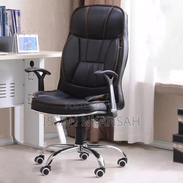 Executive Adjustable Office Chair · Photo 4