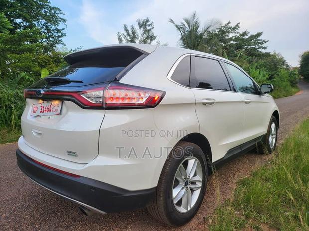 Ford Edge SE AWD 2019 White