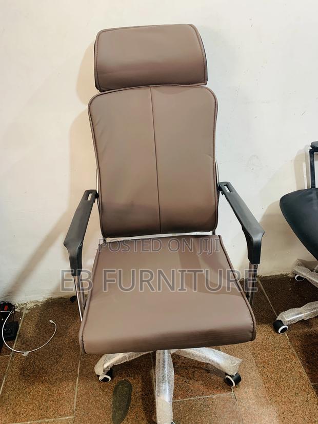 Leather Headrest Office Chair · Photo 3