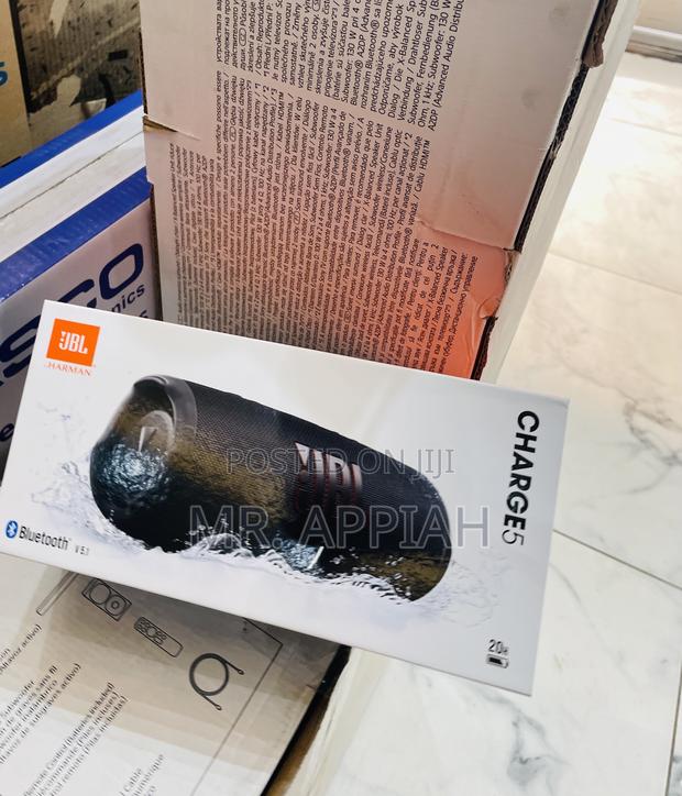 Well Built JBL Charge 5 Bluetooth Portable Speaker · Photo 2