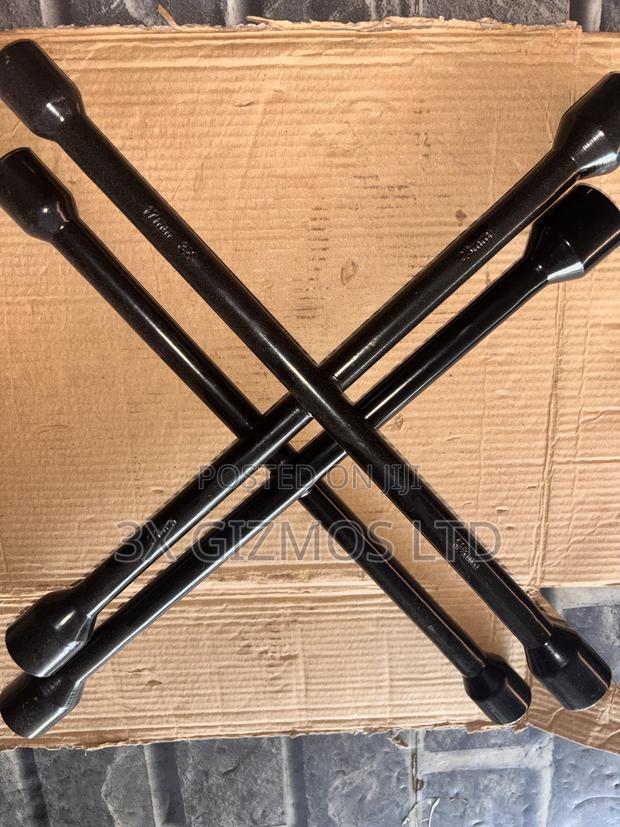 4 in 1 Wheel Spanner. · Photo 2