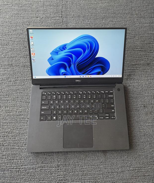 Laptop Dell Precision 5530 32GB Intel Xeon SSD 512GB