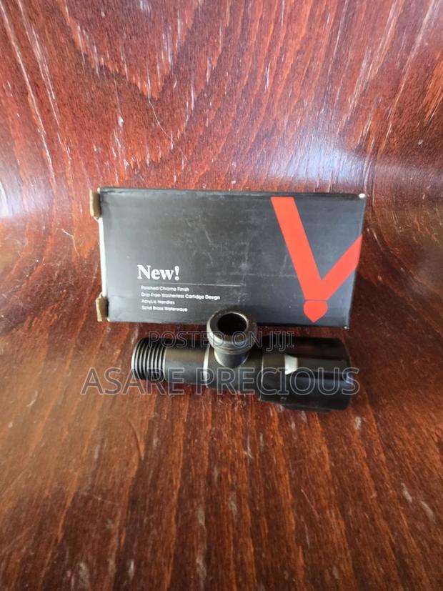 Angle Valve Black · Photo 4