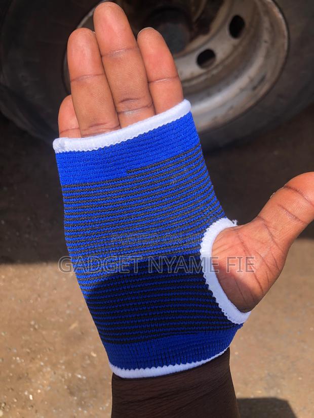 Super Tough Palm Support (2 in a Pack) · Photo 3