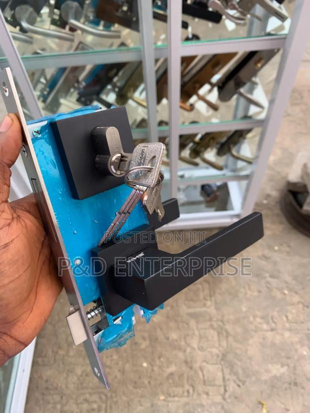 High Quality Door Lock With Black Seperate Handles. photo 2