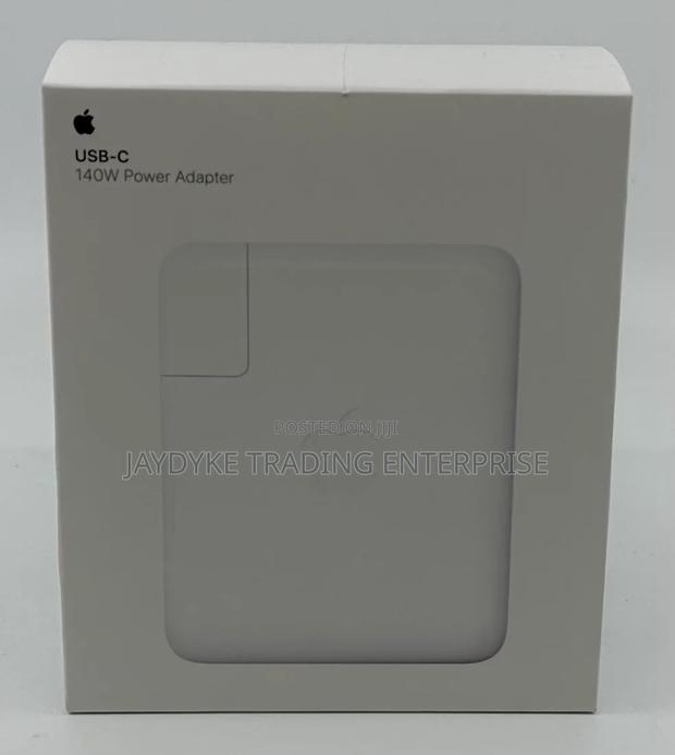140w Usb-C Power Adapter · Photo 4