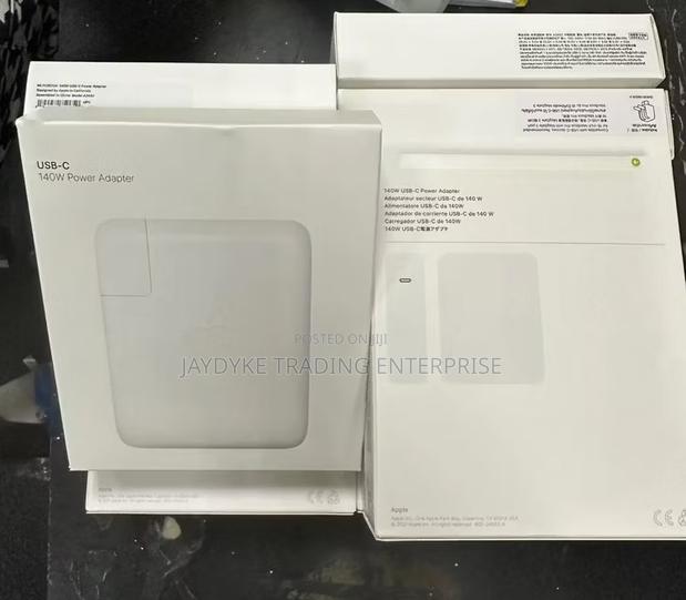 140w Usb-C Power Adapter · Photo 3