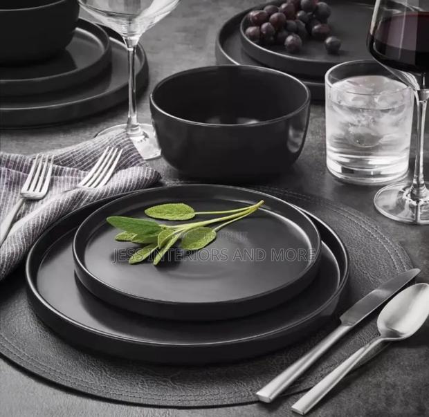 Member's Mark 24 Piece Modern Stoneware Dinnerware Set · Photo 4