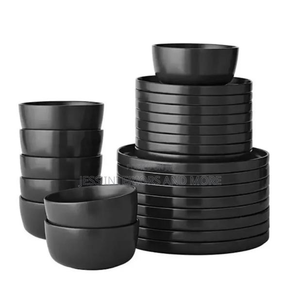 Member's Mark 24 Piece Modern Stoneware Dinnerware Set · Photo 3