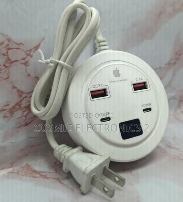 iPhone 13 Pro Max 35w Usb-C+C Power Socket With LCD Display · Photo 4