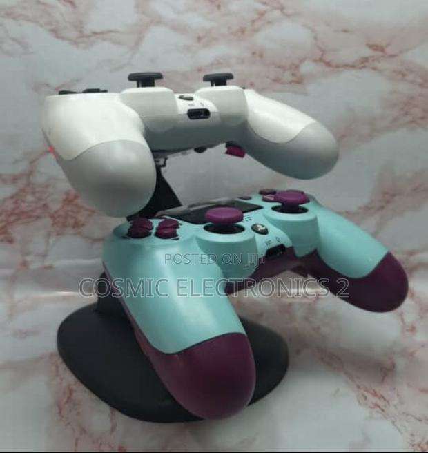 Slim Pro Dual Charging Stand photo 3