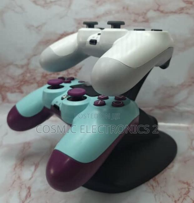 Slim Pro Dual Charging Stand photo 7