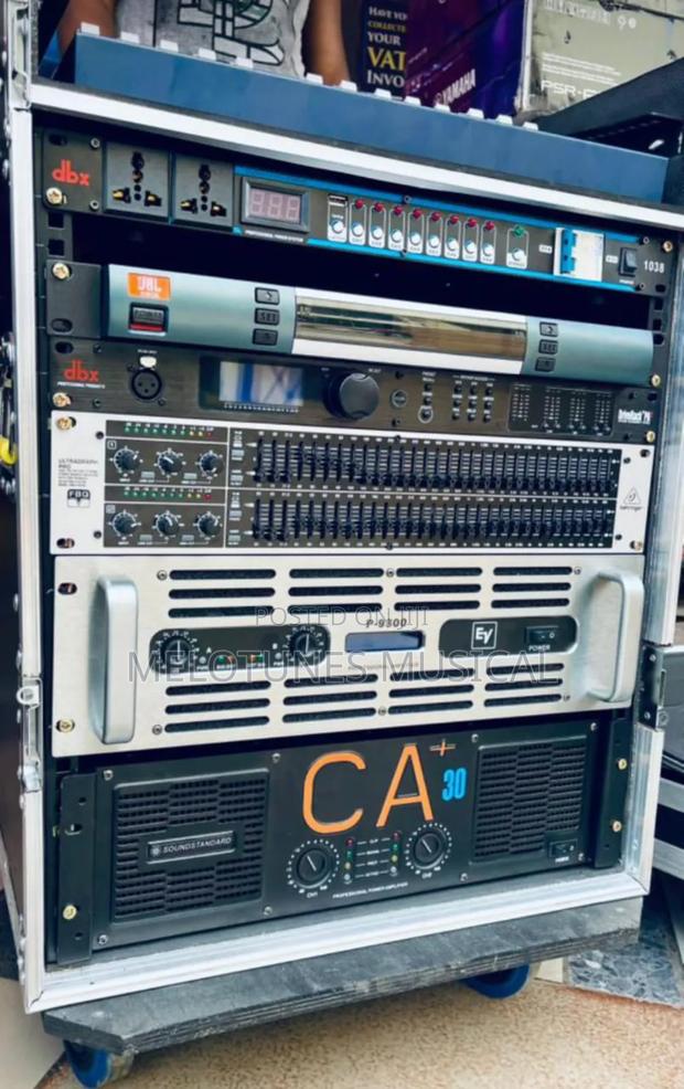 Evp and GLS Line Array With Bass Speakers · Photo 4