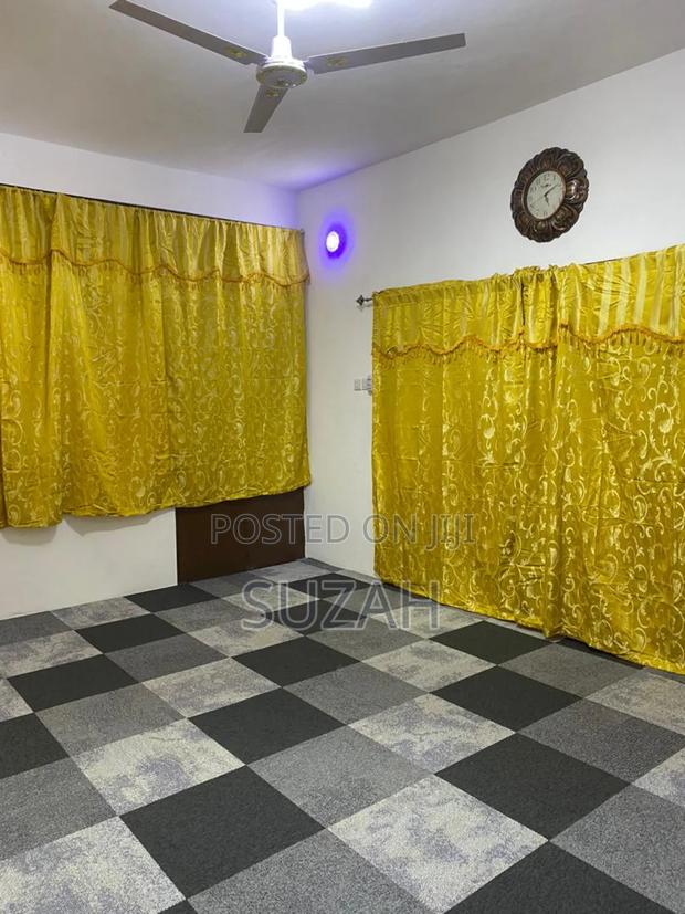 2.69ft2 Dimensioned Carpet · Photo 2