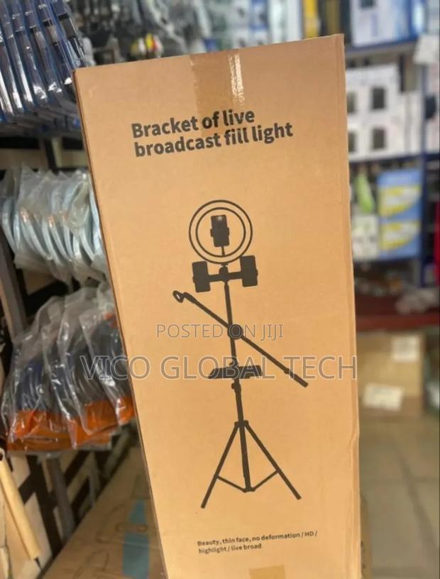 Ring Light With A Tripod Stand · Photo 1