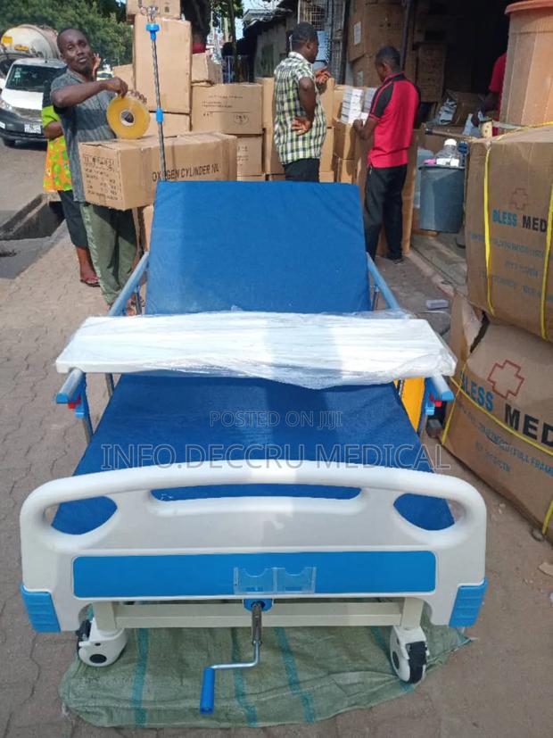 Hospital Bed (1crank With I v Pole and Over Table) · Photo 2