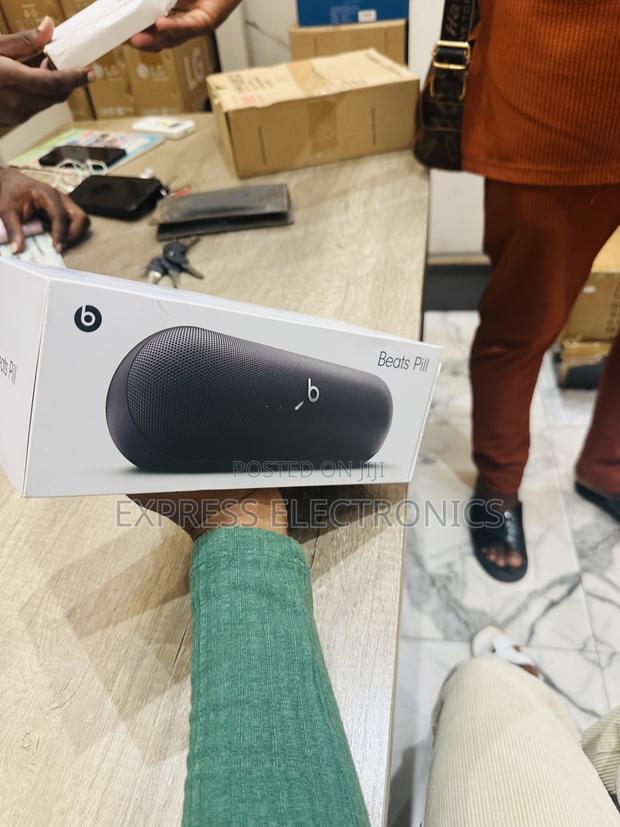 Amplify Listening Modes Beats Pill Speaker · Photo 2