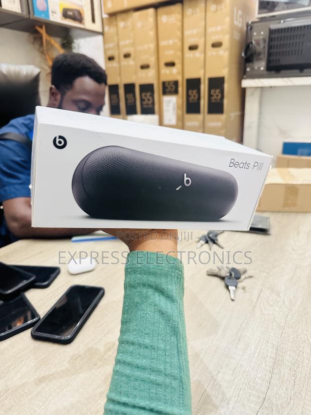 Ultra Slim Sleek Pull Beats Bluetooth Speaker · Photo 2