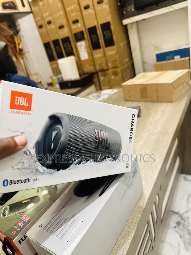 Up to 24 Hour Battery Life Charge 5 Bluetooth Speaker · Photo 2