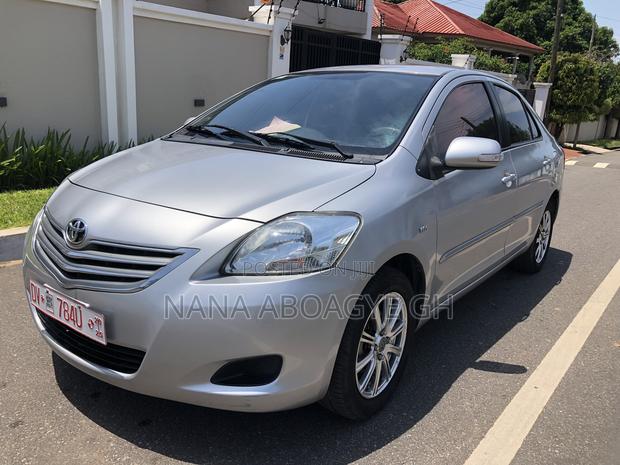 Toyota Belta 2012 Silver