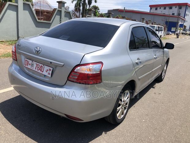 Toyota Belta 2012 Silver