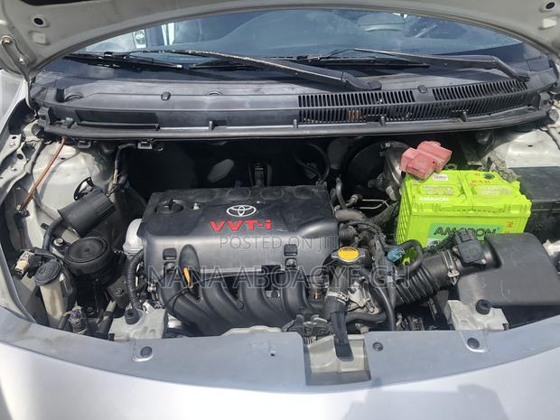 Toyota Belta 2012 Silver