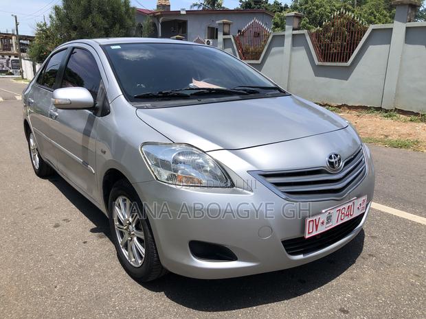 Toyota Belta 2012 Silver