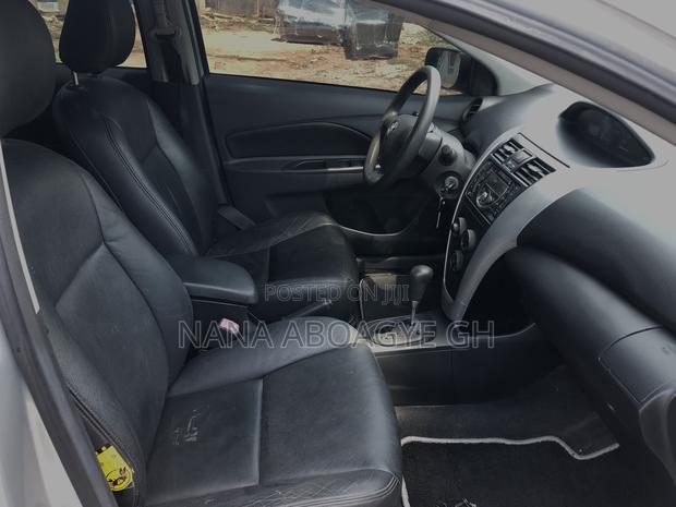 Toyota Belta 2012 Silver