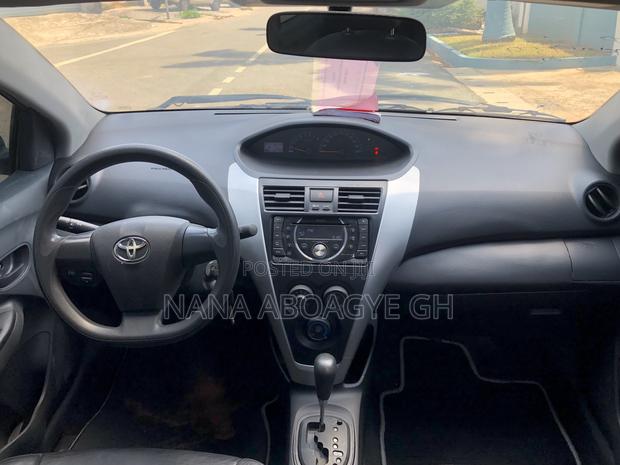 Toyota Belta 2012 Silver