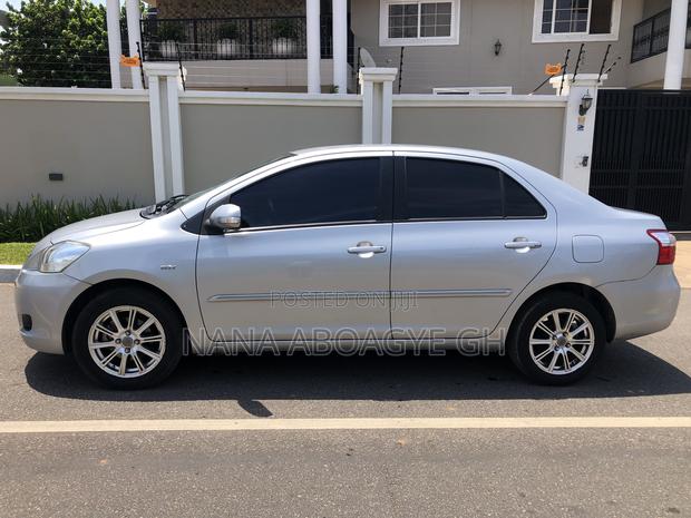 Toyota Belta 2012 Silver