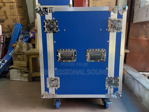 Amplifier Rack 16u 2 Door With Table · Photo 4