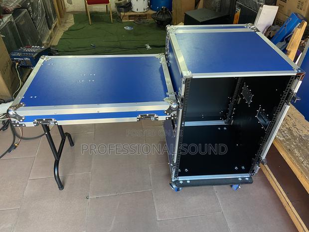 Amplifier Rack 16u 2 Door With Table · Photo 3