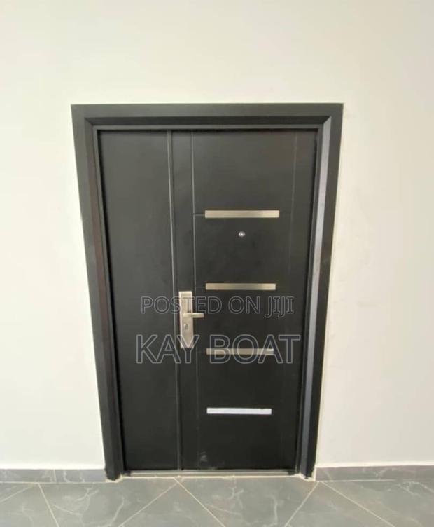 An Outstanding One and Half Door · Photo 2