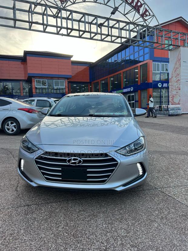 Hyundai Elantra Limited Sedan FWD (2.0L 4cyl 6A) 2017 Silver