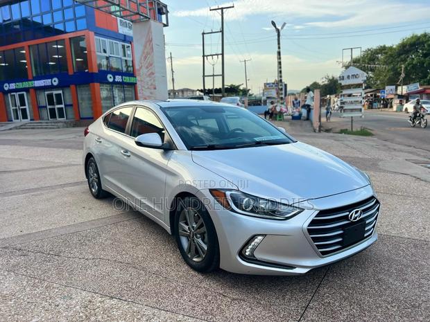 Hyundai Elantra Limited Sedan FWD (2.0L 4cyl 6A) 2017 Silver