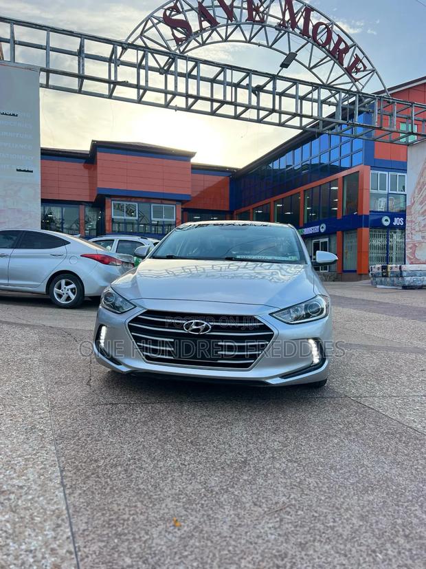 Hyundai Elantra Limited Sedan FWD (2.0L 4cyl 6A) 2017 Silver