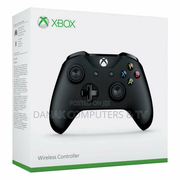 Xbox One Wireless Controller Black · Photo 3