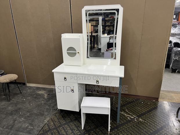 Quality Dressing Table With Light -101 · Photo 3