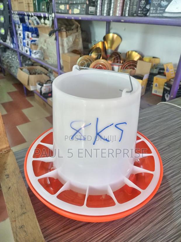 8kg Poultry Feeder · Photo 2