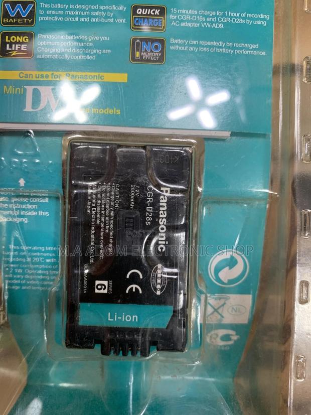 Panasonic CRG -D28s for Camcorders · Photo 2
