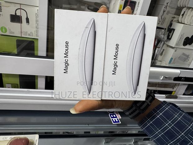 Latest Magic Mouse (Usb-C) - White Multi-Touch Surface · Photo 3