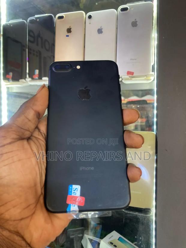 New Apple iPhone 7 Plus 128 GB Black photo 2