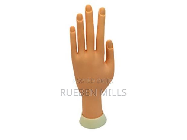 Flexible Plastic Mannequin Practice Hand For Manicure · Photo 2