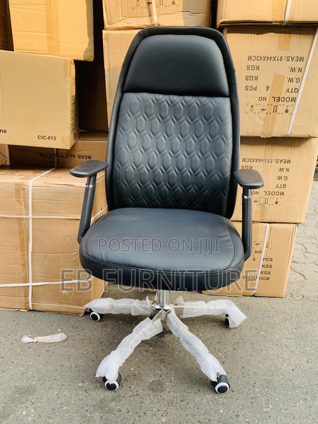 Executive Style Office Chair · Photo 2