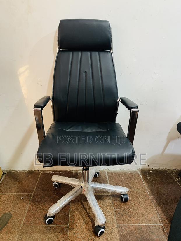 Black Leather Executive Office Chair · Photo 3