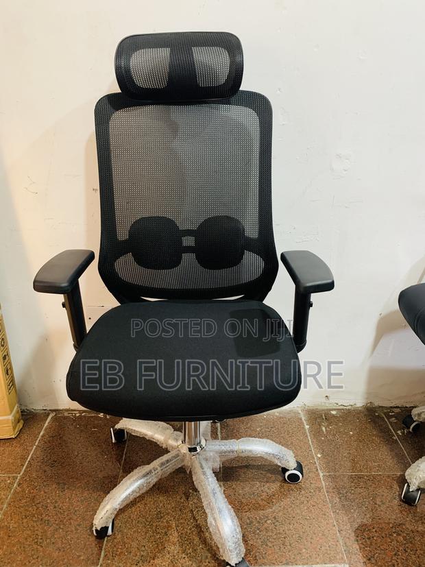Net Swivel Office Chair With Headrest · Photo 3