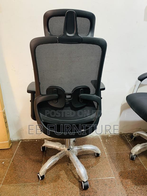 Net Swivel Office Chair With Headrest · Photo 4