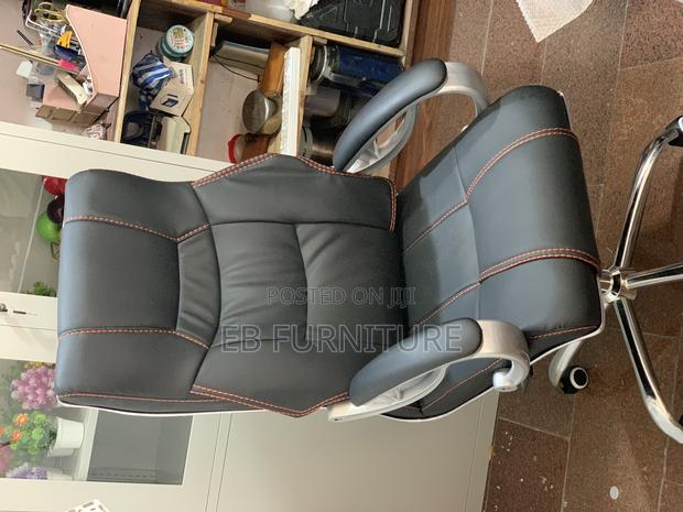 Senior Leather Office Chair · Photo 2