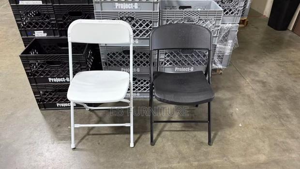 Folding Flat Back Chair · Photo 2