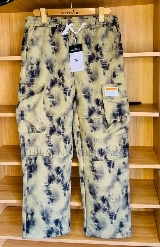 Camouflage Free-Leg Joggers Available in Stock · Photo 4